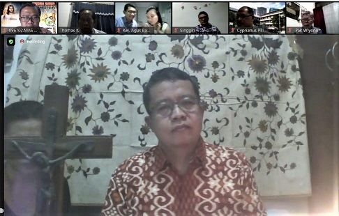 Pak Agus pemimpin ibadat--